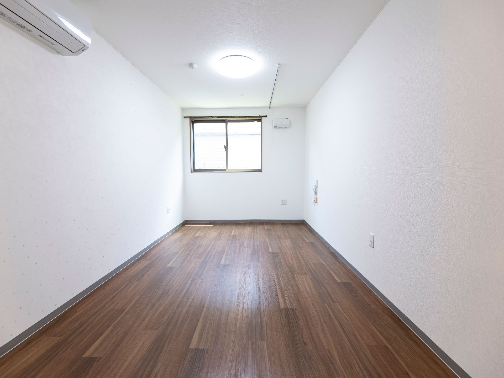 全室個室を用意したエアコン付きの居室