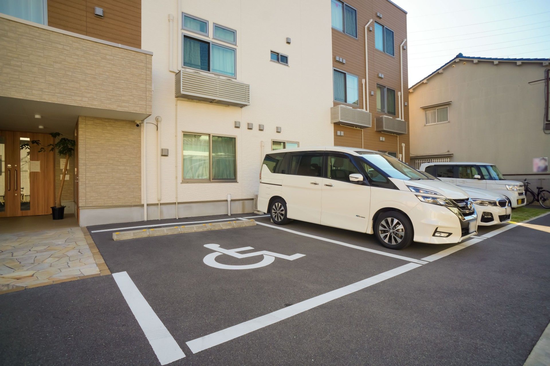 3階建ての建物