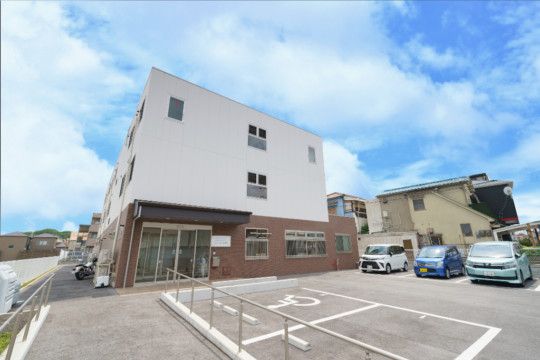 明るい外観の居宅