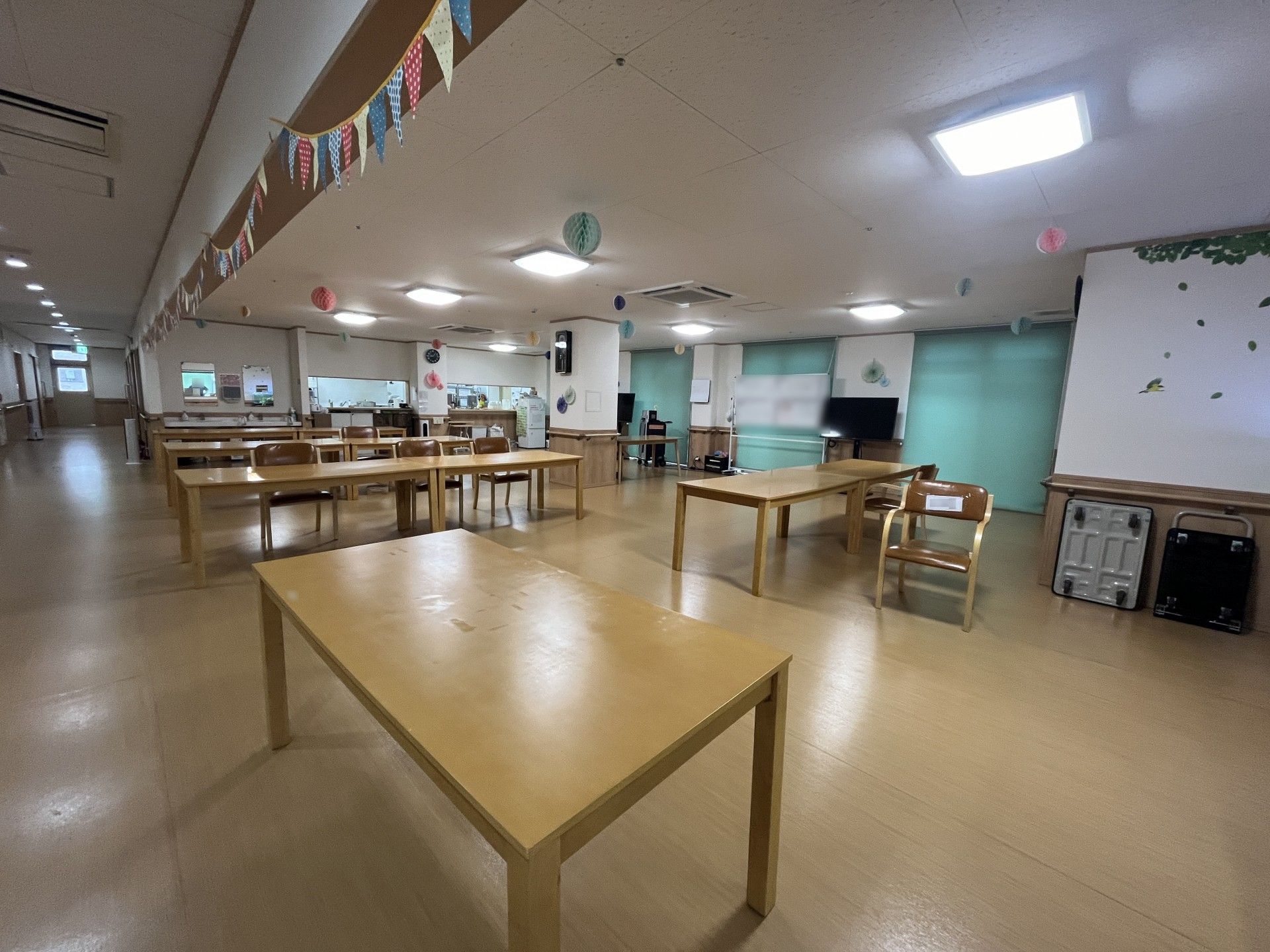 広々とした食堂の様子