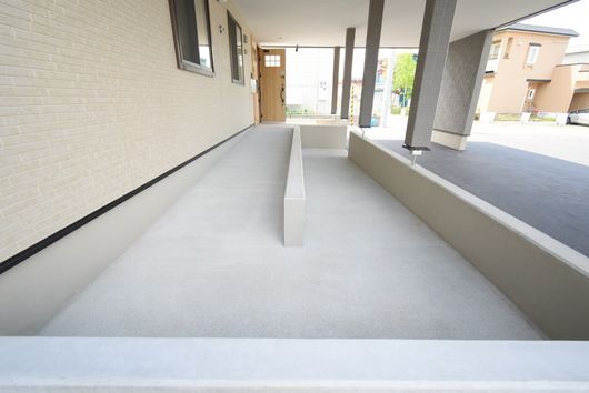 エントランススロープ