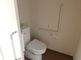 清潔で開放的なトイレの様子
