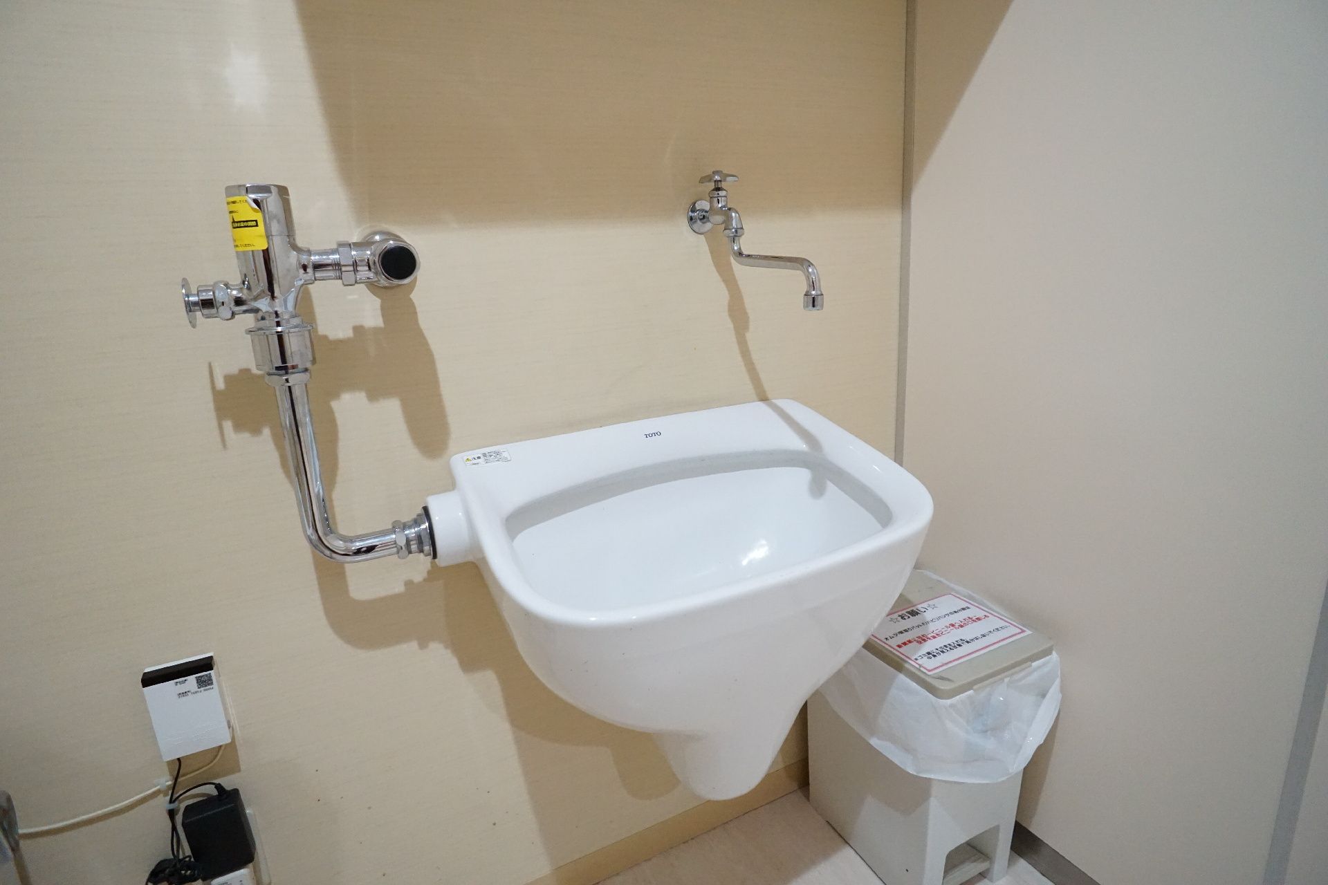 大きな洗面ボウルを備えた洗面台