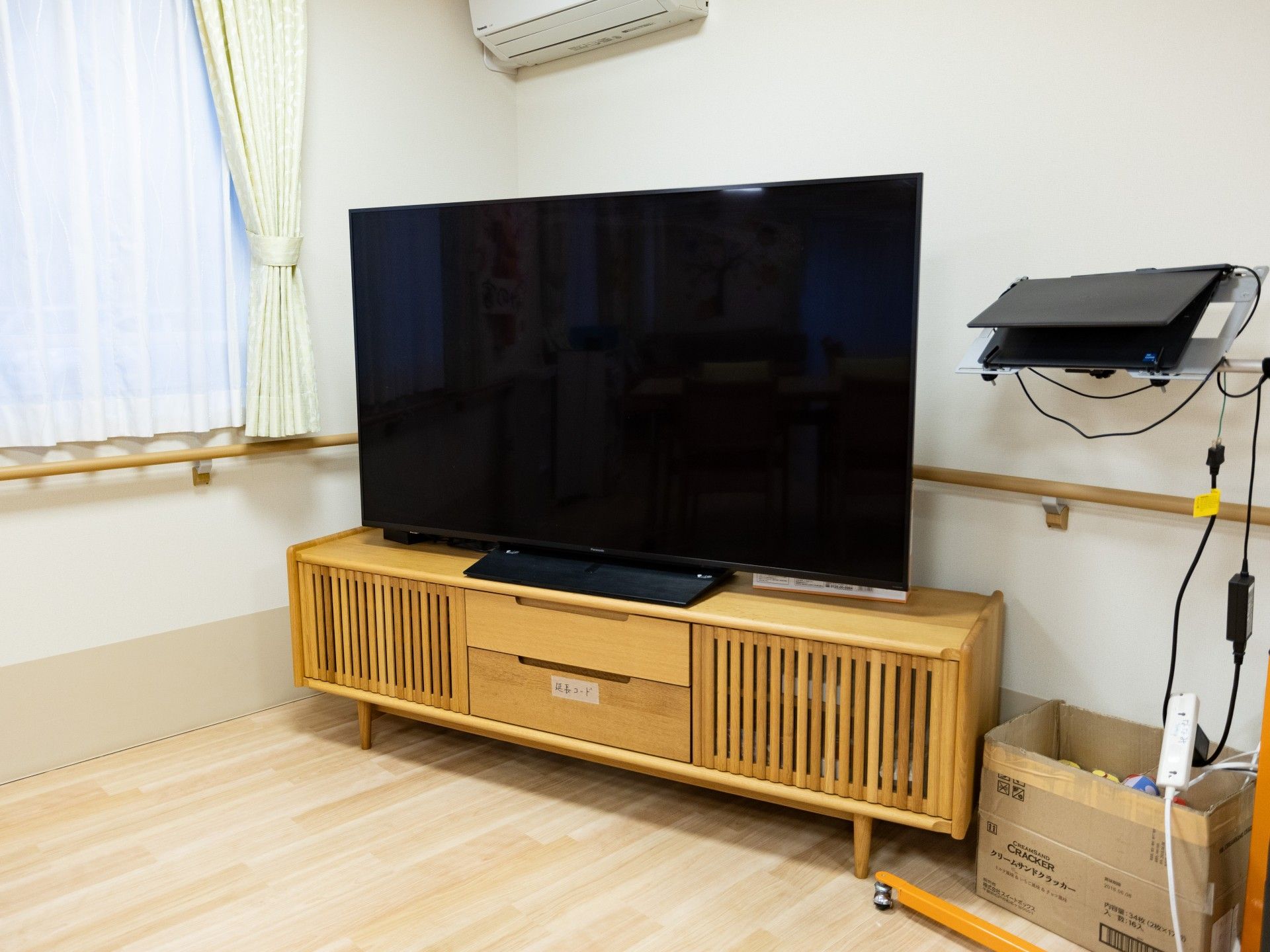 大きなテレビのある部屋