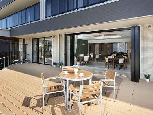 1F リハビリテラス