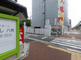 街角に佇む介護施設の外観