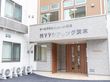 キッチンと椅子、テーブルが設置されている共有スペース
