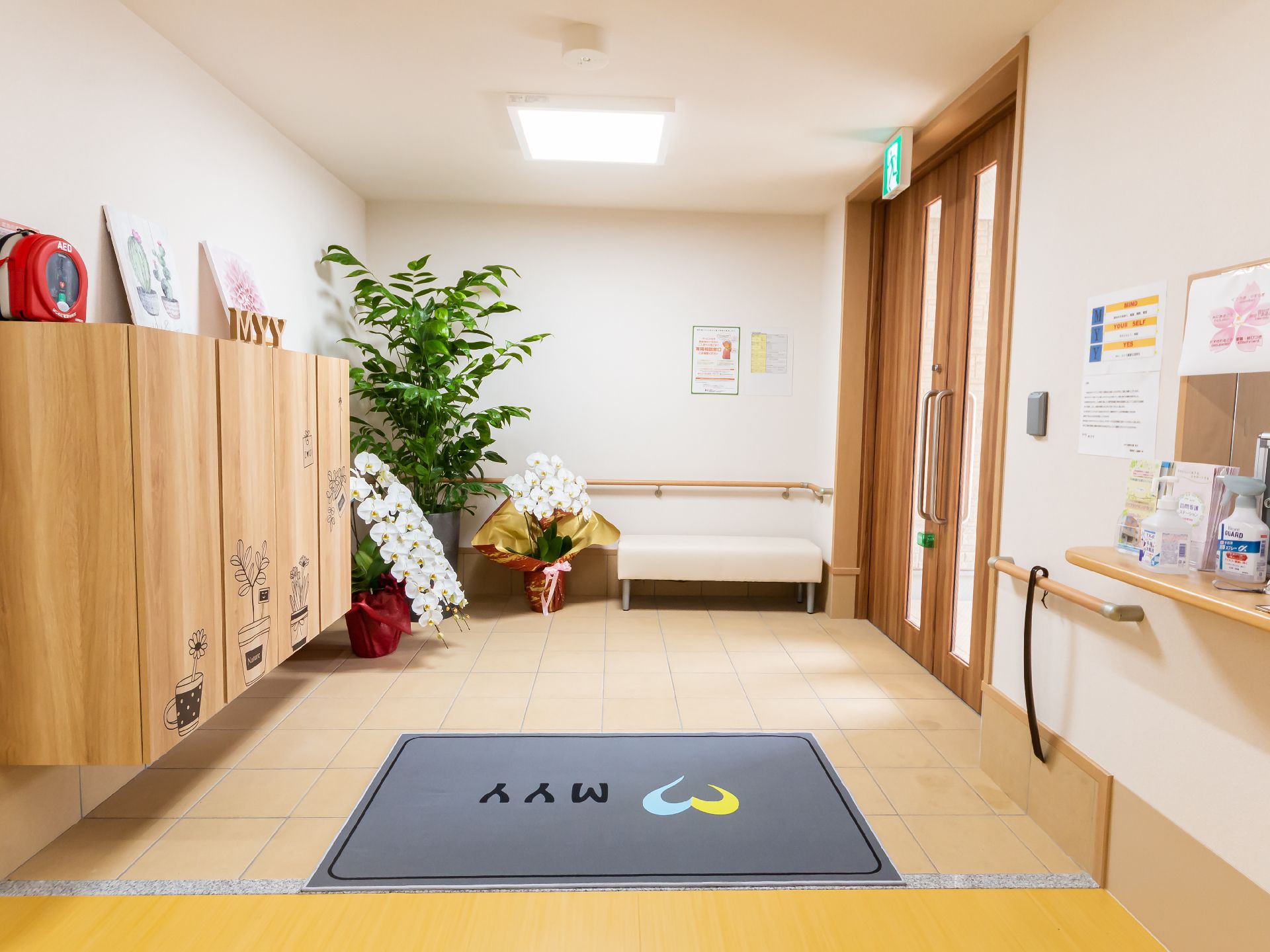 入居者向けの下駄箱、洗面台などが設置されている玄関