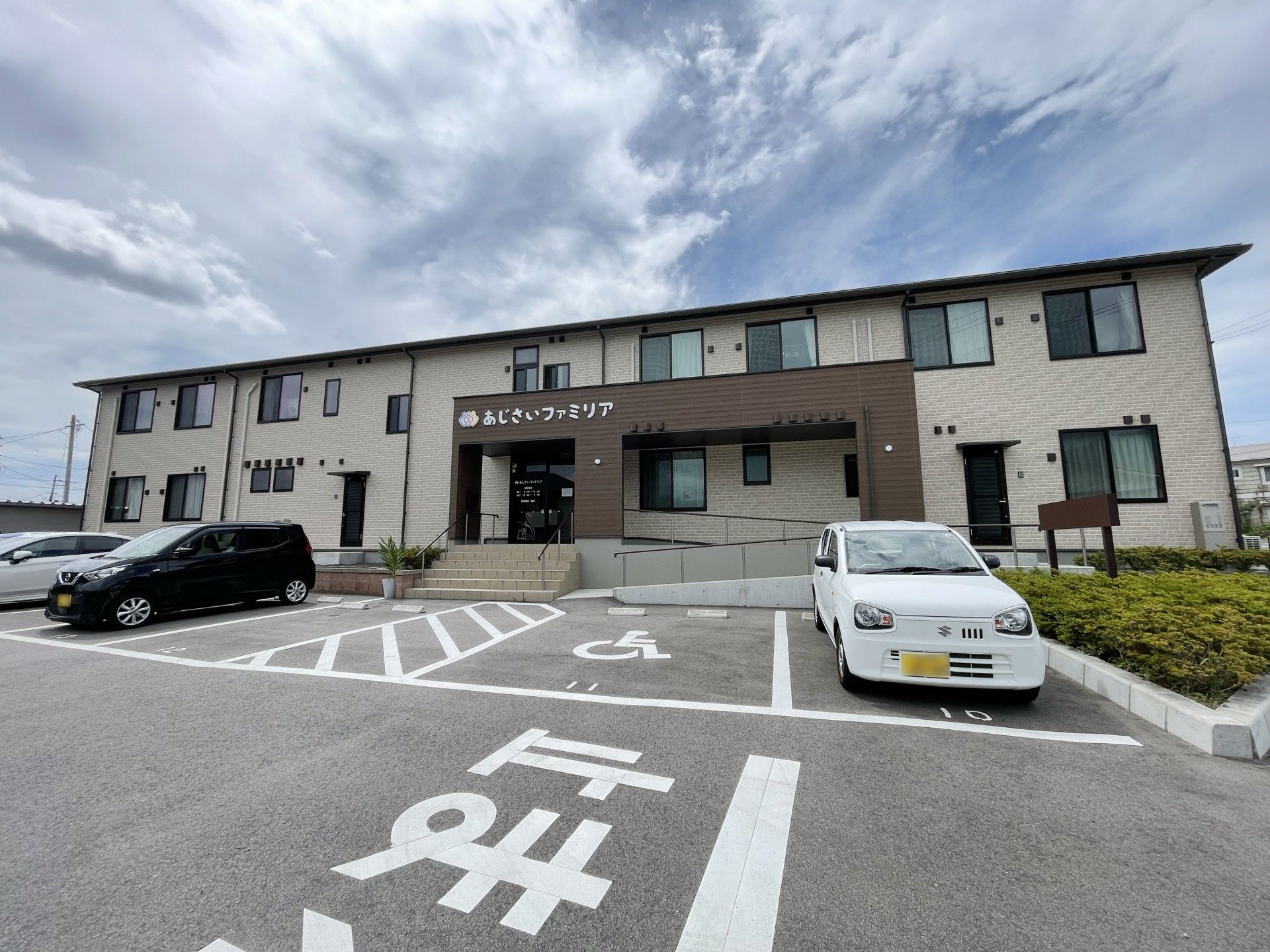 ゆったりとした施設の外観