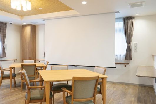 食堂兼機能訓練室 スクリーン