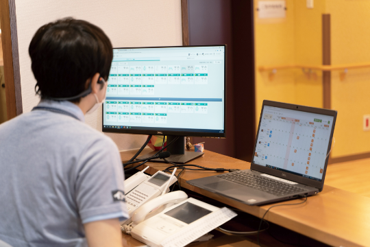 天井が高くゆったり過ごせる共有スペース