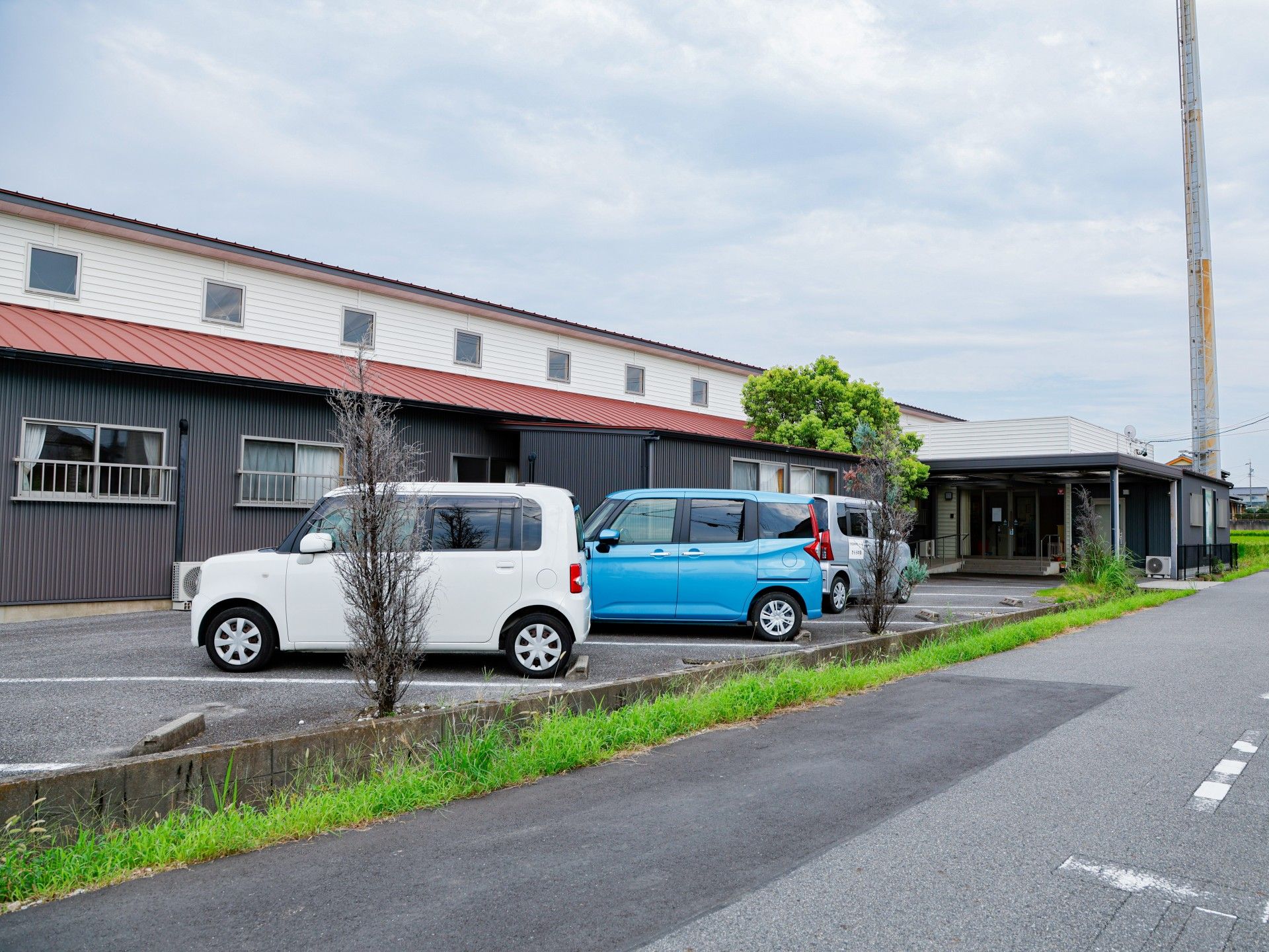 ゆったりとした入口の建物