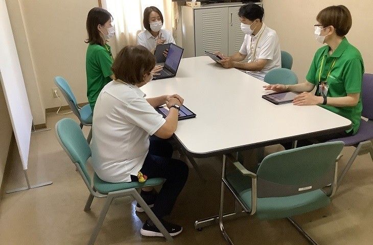 スタッフ会議の様子