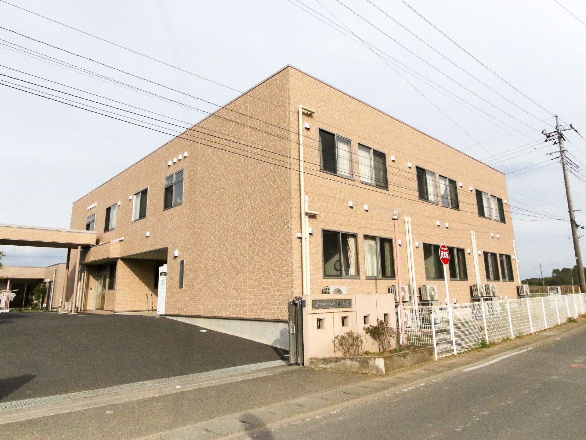 ゆとりのある外観の施設