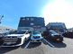 広々とした駐車場の風景