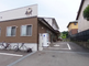 介護施設の外観と駐車場