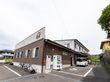 駐車スペースを設けた施設外観
