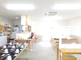 共有の居間とダイニング
