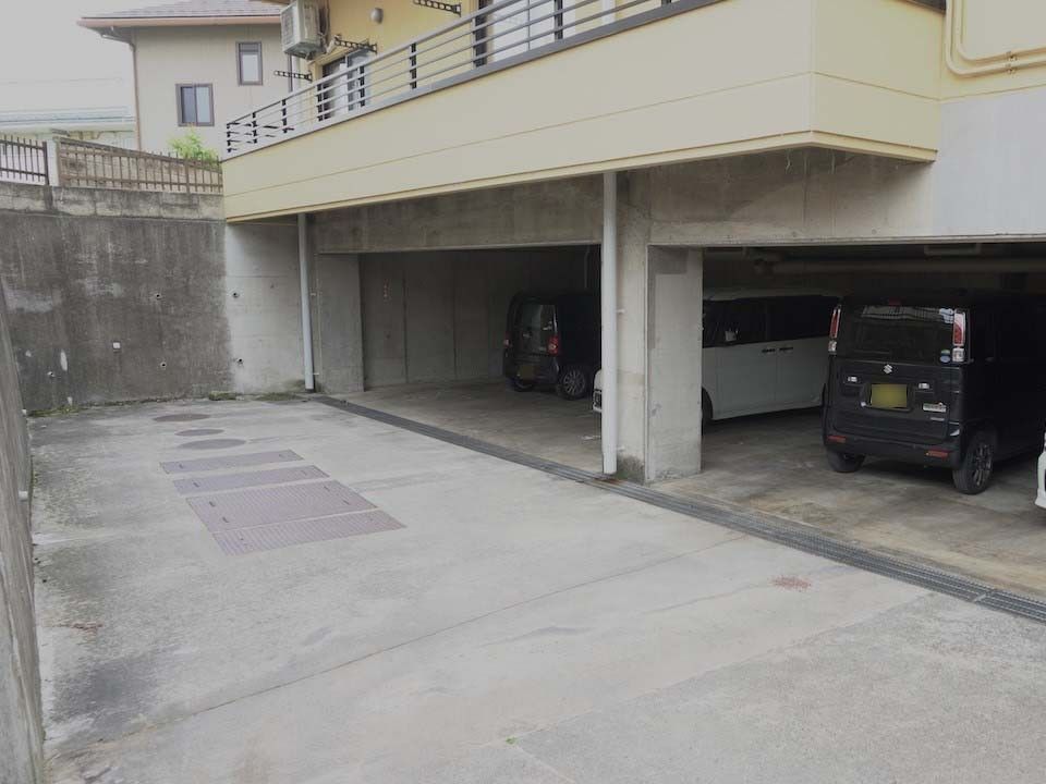 広々とした駐車場