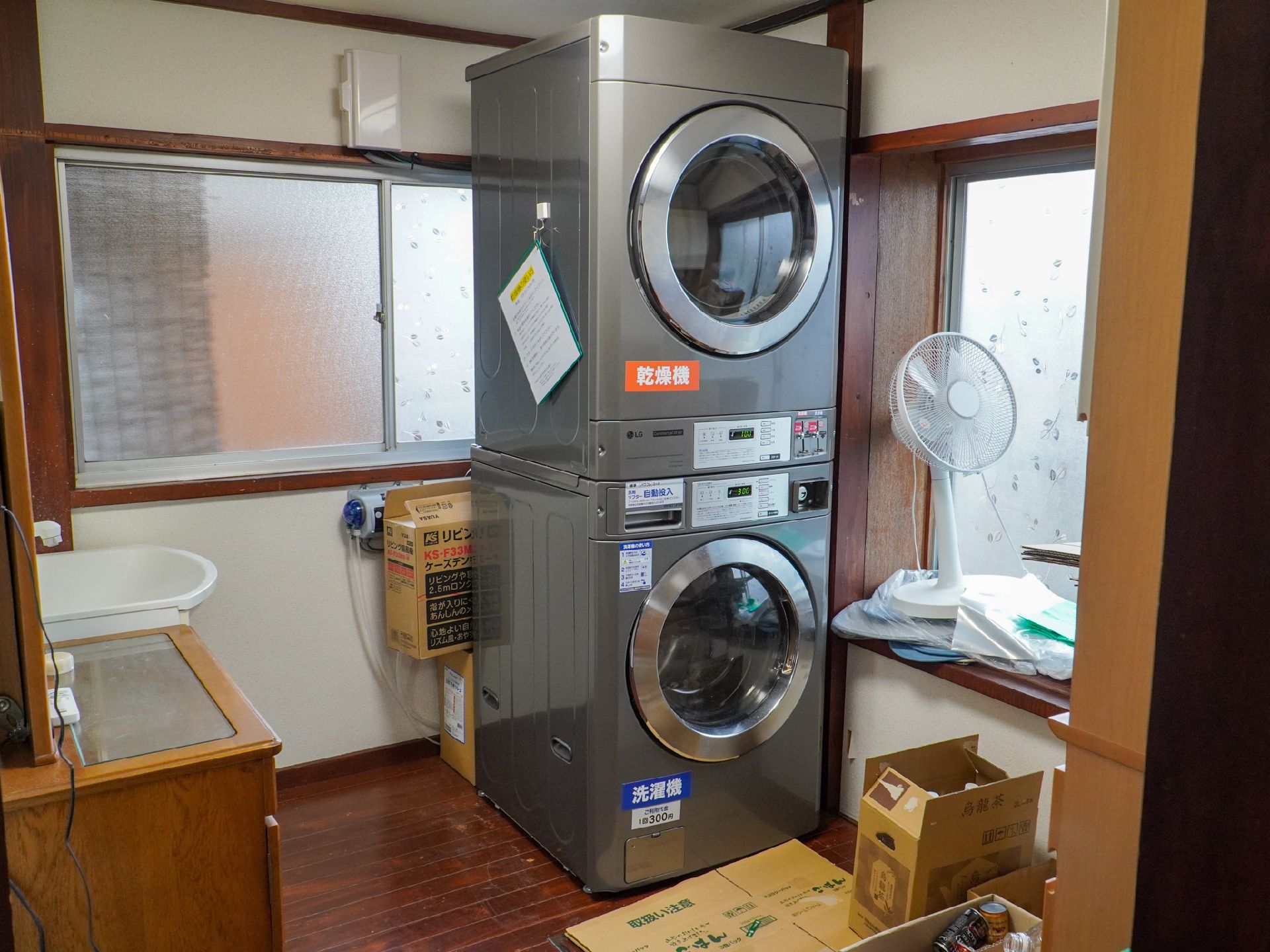 介護施設内に設置してあるランドリーと水場