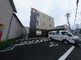 介護施設外観と駐車場
