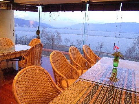「カーサ・デ・ソル湖浜」の食堂