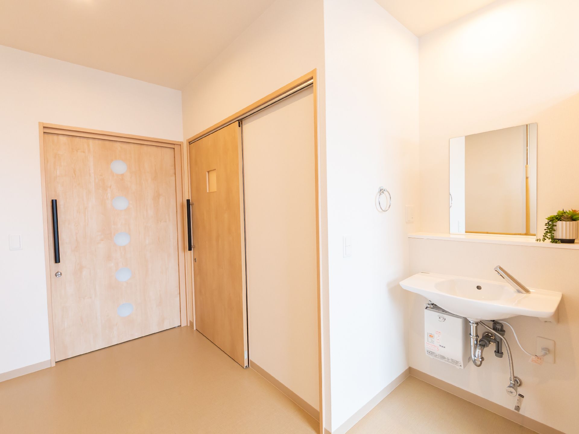 洗面台やトイレが設置された居室