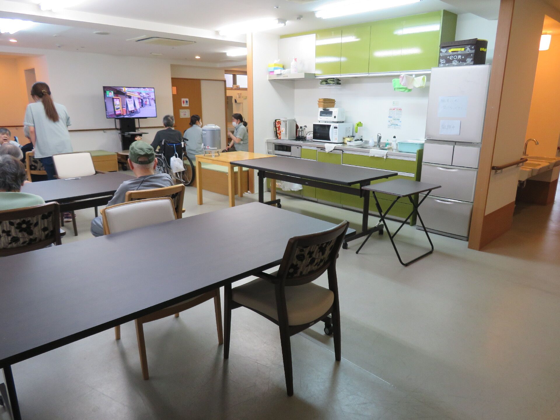 利用者が憩う食堂空間