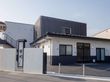 落ち着いた外観の建物
