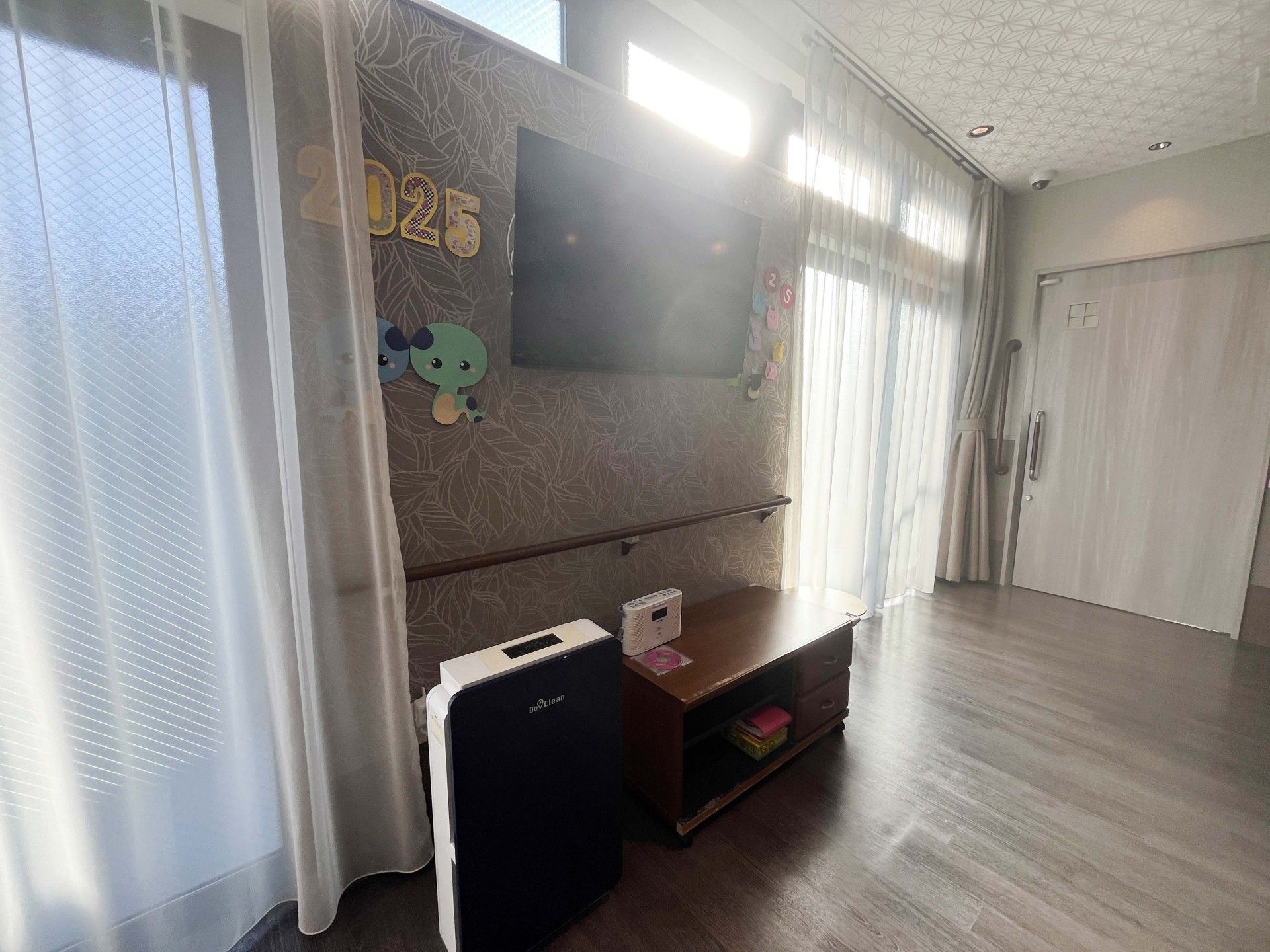 明るいリビングの一角