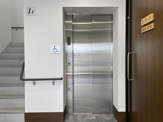 エレベーター前