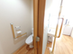 介護施設内のトイレと廊下