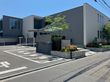 モダンな外観の建物