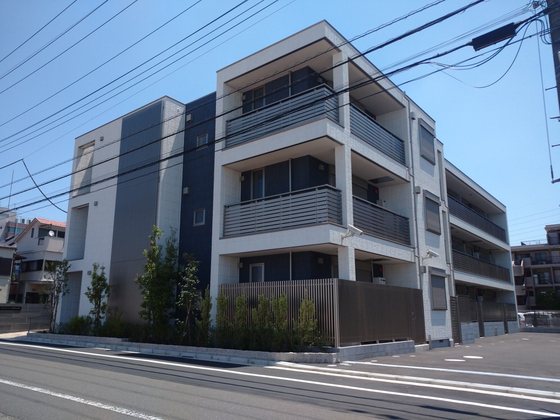 モダンなデザインの居室外観