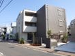 モダンなデザインの建物外観