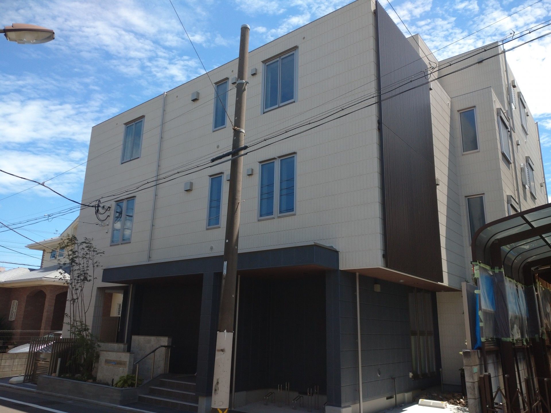 新しい建物の外観