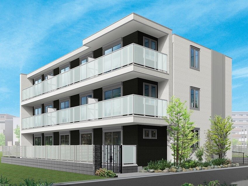 ベランダを設置した3階建ての建物の周りには草木が植えられ、白を基調としたすっきりとしたデザインとなっている。