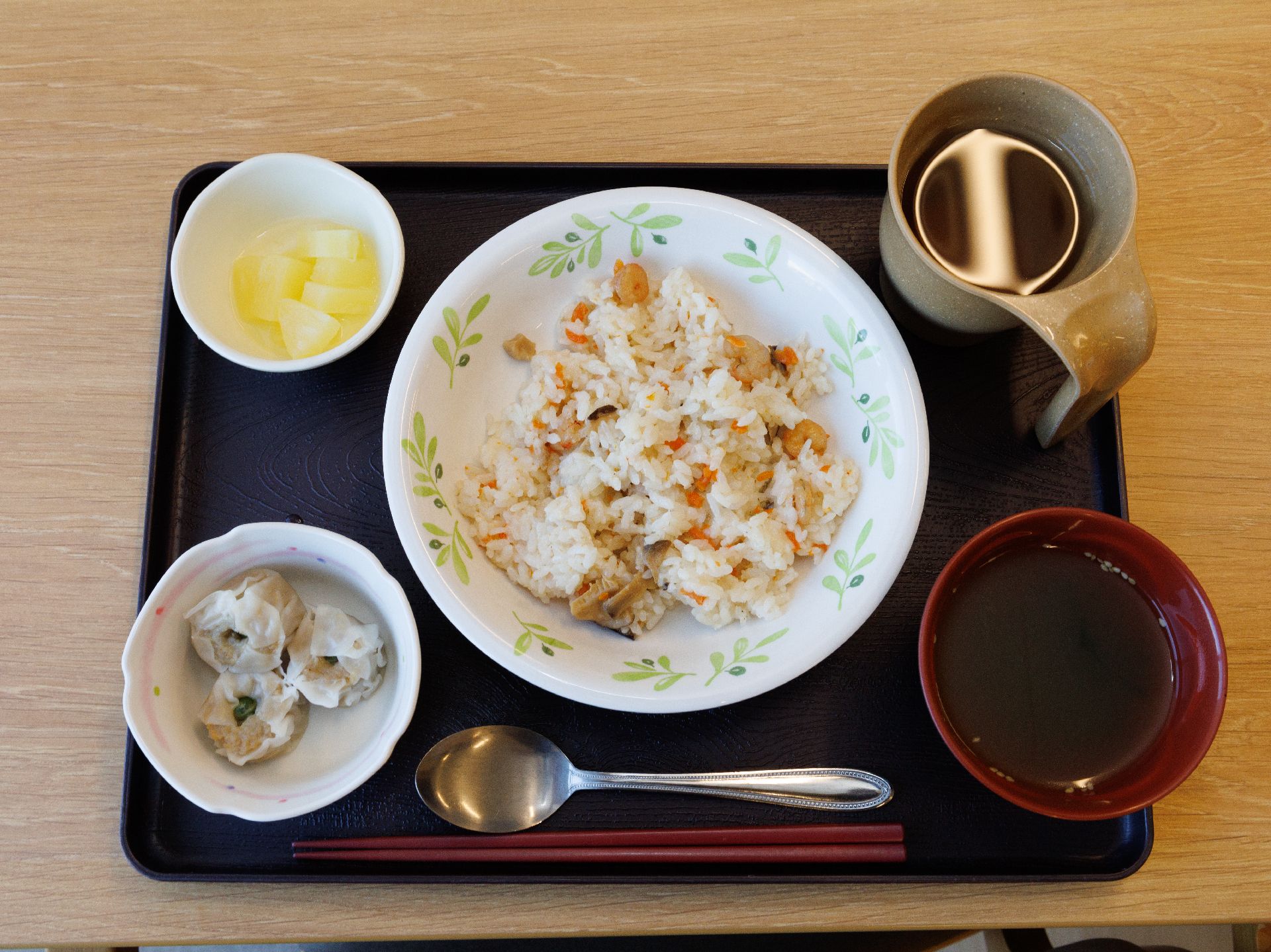 炊き込みご飯と焼売のセット