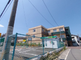 介護施設へ続く小道の風景