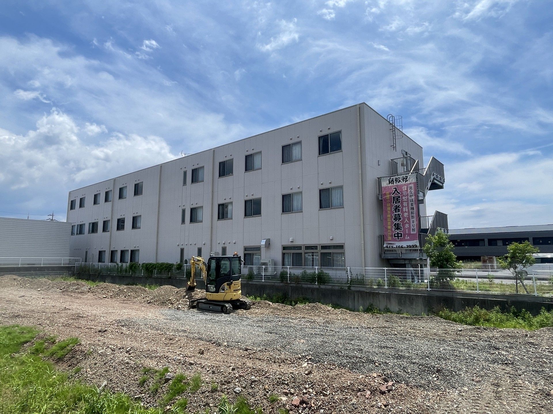 建物外観と工事現場