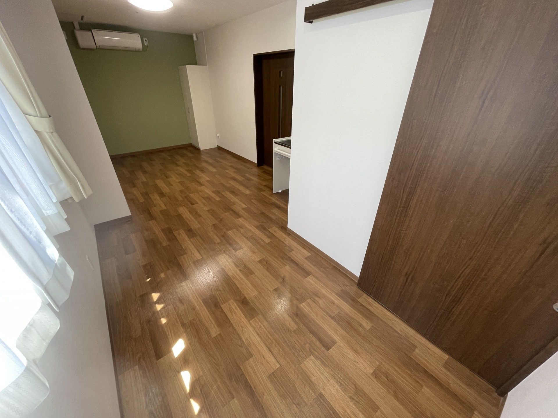 日差しが差し込む部屋