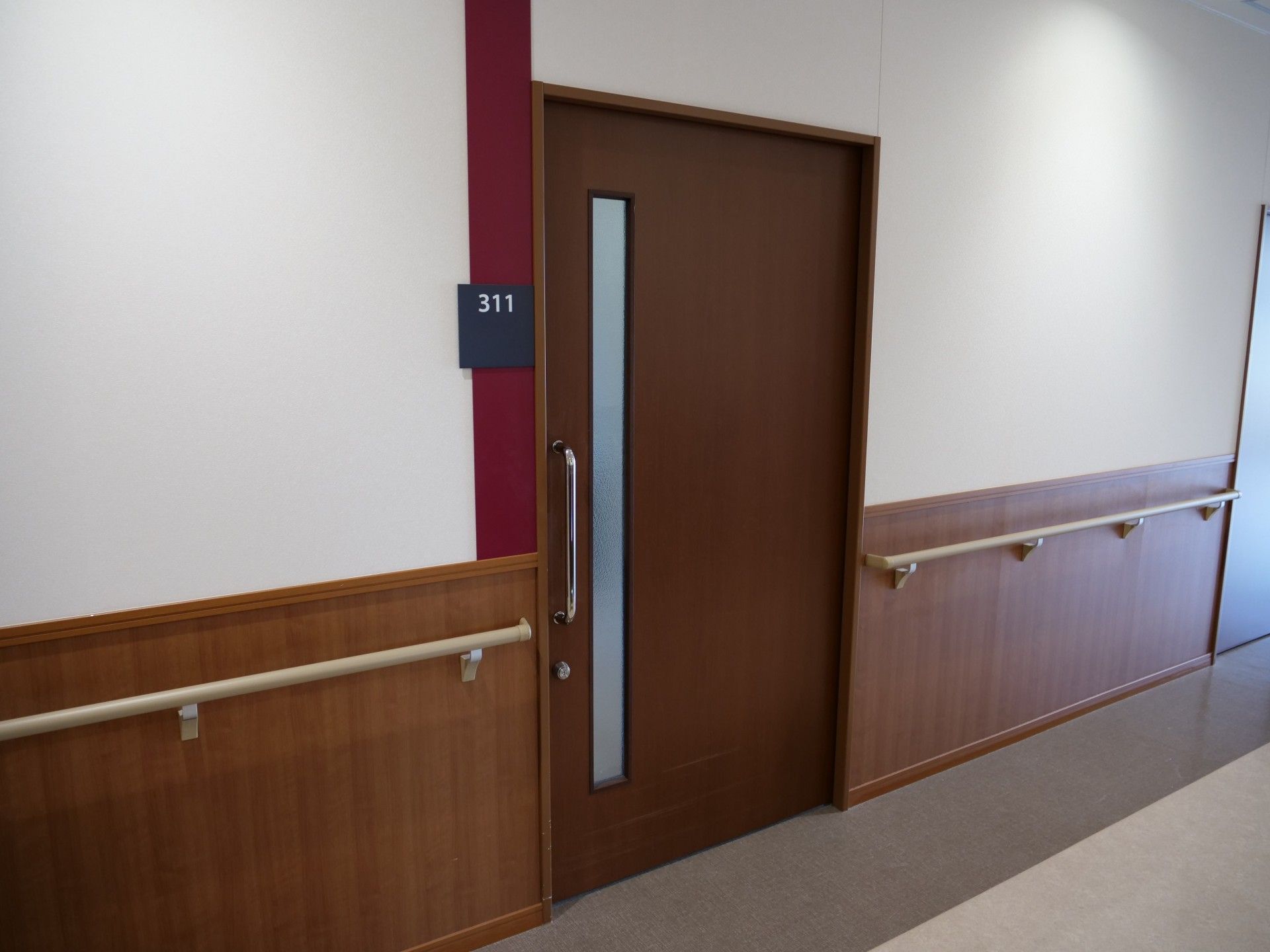 安全な手すり付き廊下