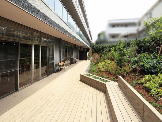 1F ウッドデッキ