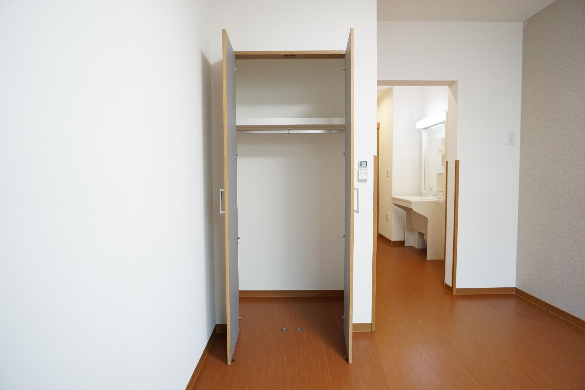 多くの衣類を収納いただけるクローゼット