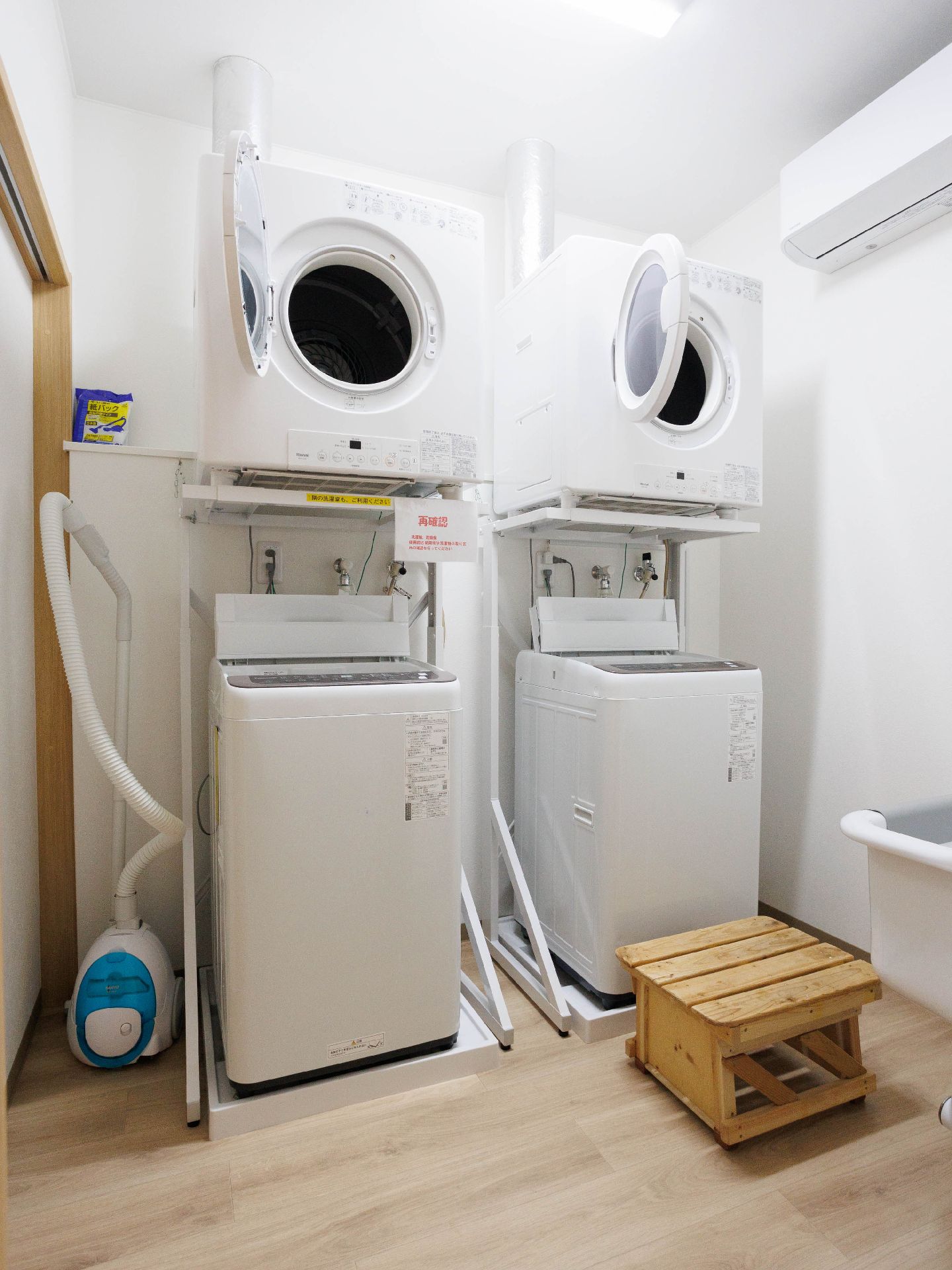 入居者が利用できる洗濯機、乾燥機が設置されているランドリー