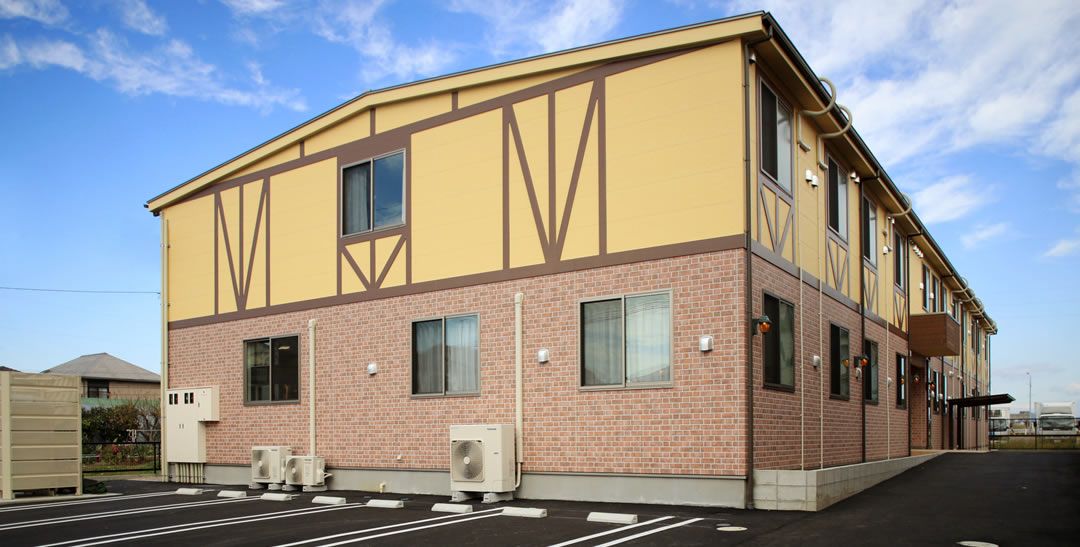 ゆったりとした外観の建物