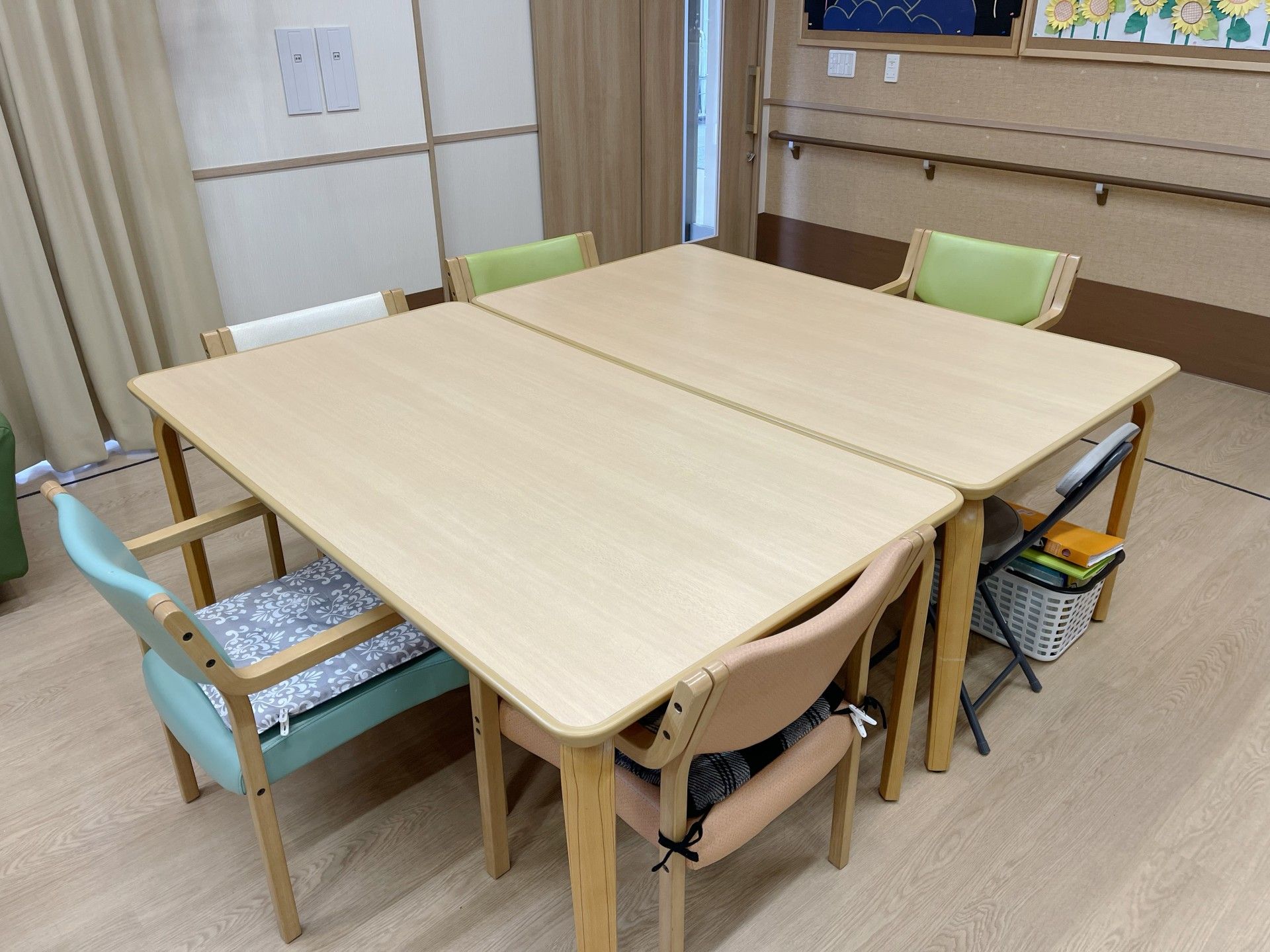 共有ダイニングテーブル