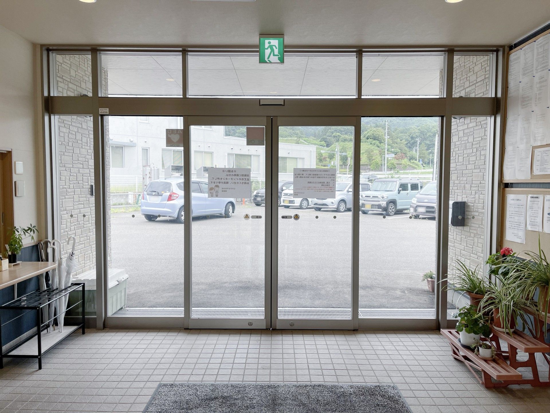 明るいエントランスホール