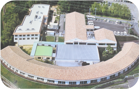 広々とした施設全景
