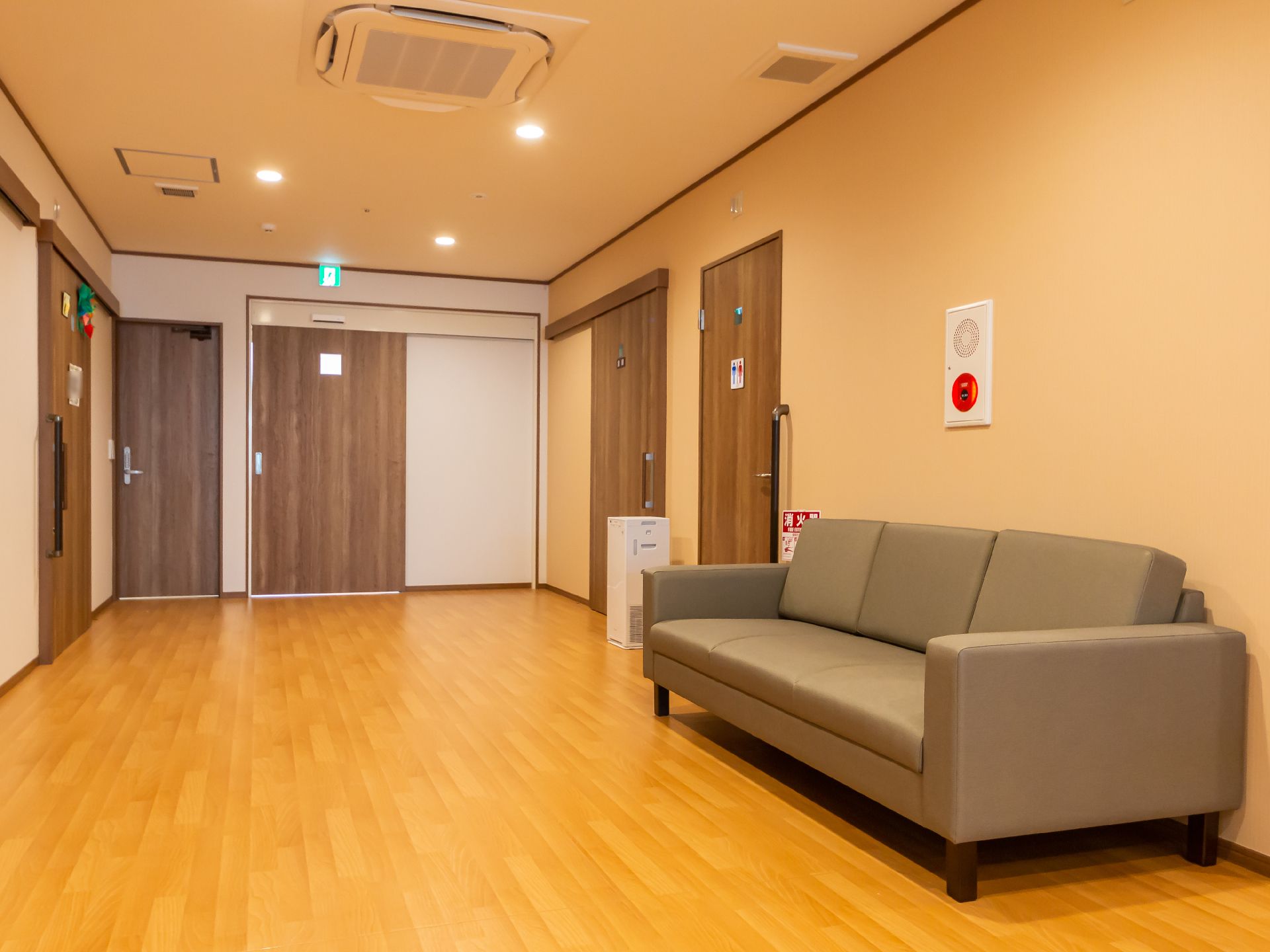 段差が解消されている館内の廊下
